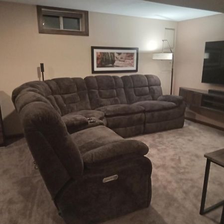 Super Suite With Sauna, Pool Table And Arcade Game Lansing Exteriér fotografie
